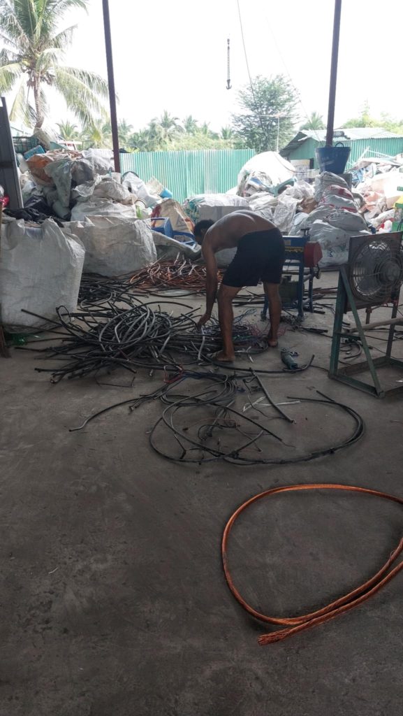 ปลอกสายไฟ