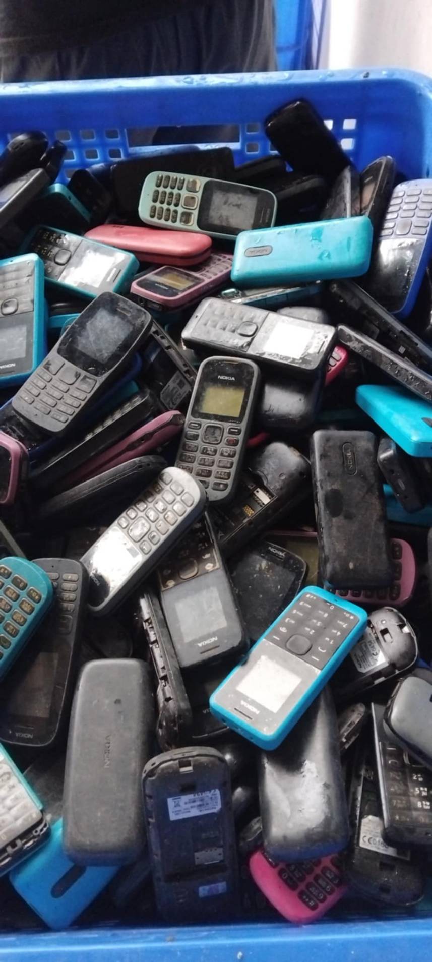 Mixed Feature Phones (for Recycling/Parts)