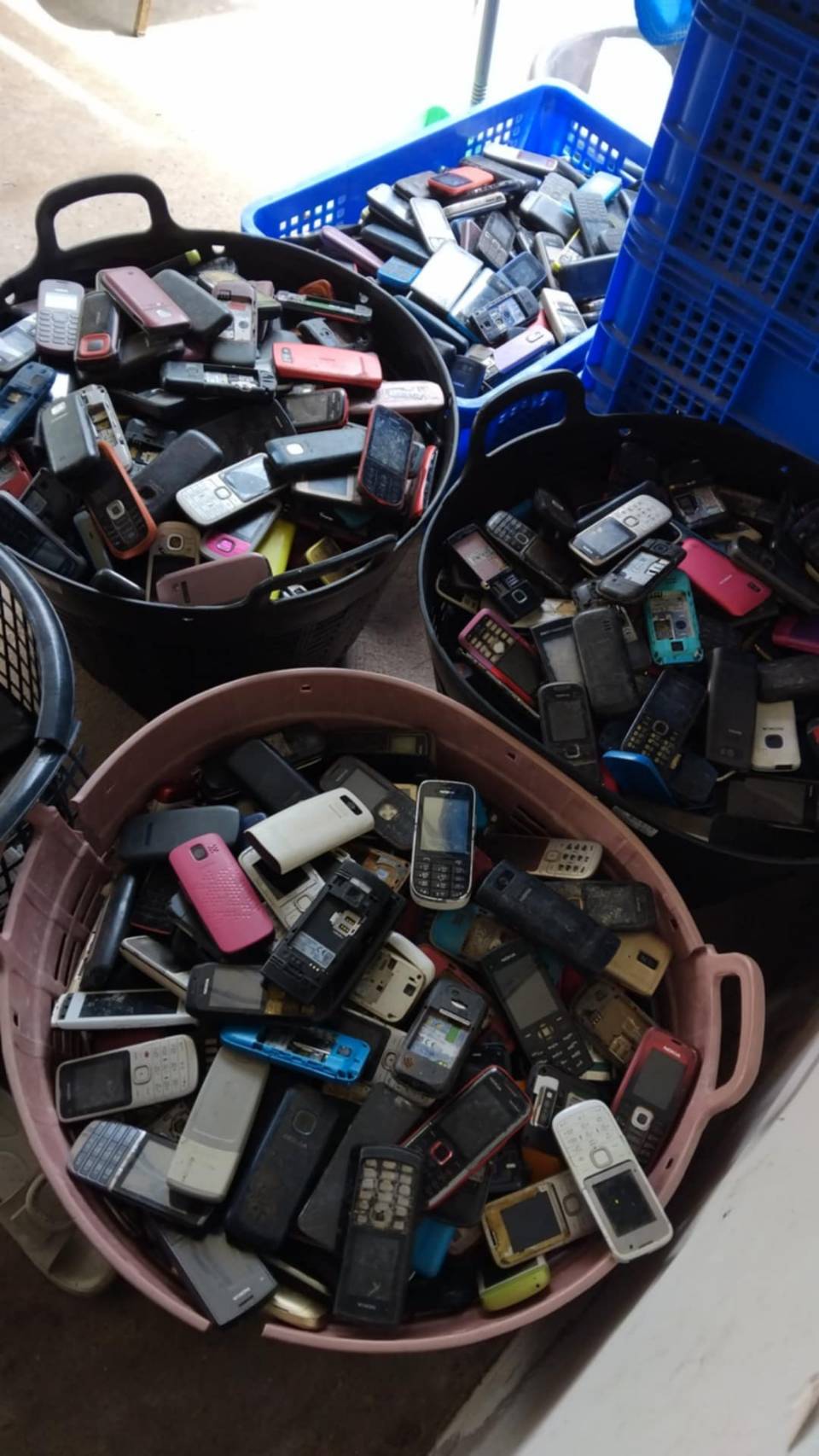 Mixed Feature Phones (for Recycling/Parts) - Image 3